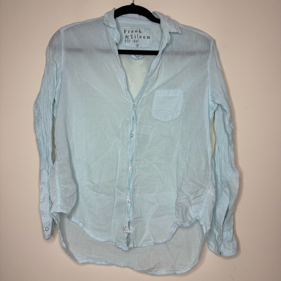 Frank & Eileen Tops - FRANK & EILEEN Eileen Featherweight 100% Cotton Blue Beachy Summer Buttondown